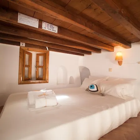 Bright & Relaxing Loft With Attic In The Heart Of Mykonos *
