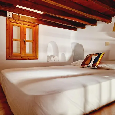 Bright & Relaxing Loft With Attic In The Heart Of Mykonos *